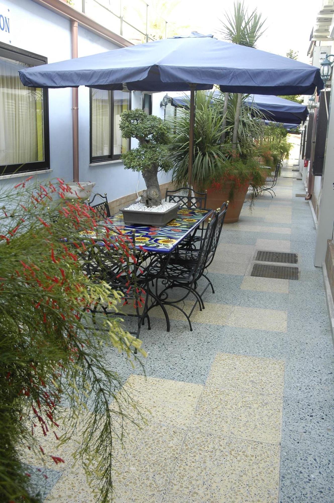 Hotel Blumentag Паола Екстериор снимка
