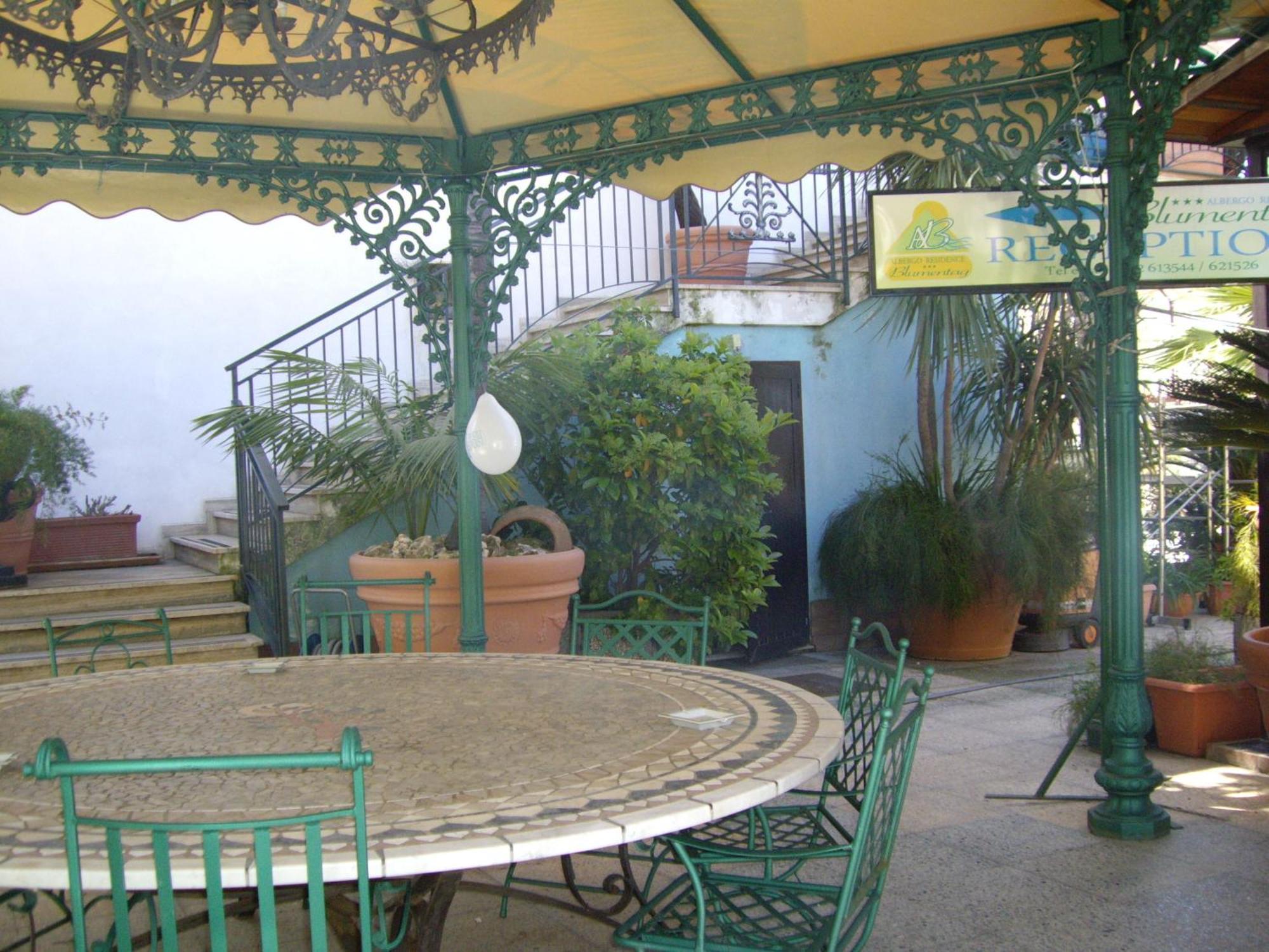 Hotel Blumentag Паола Екстериор снимка