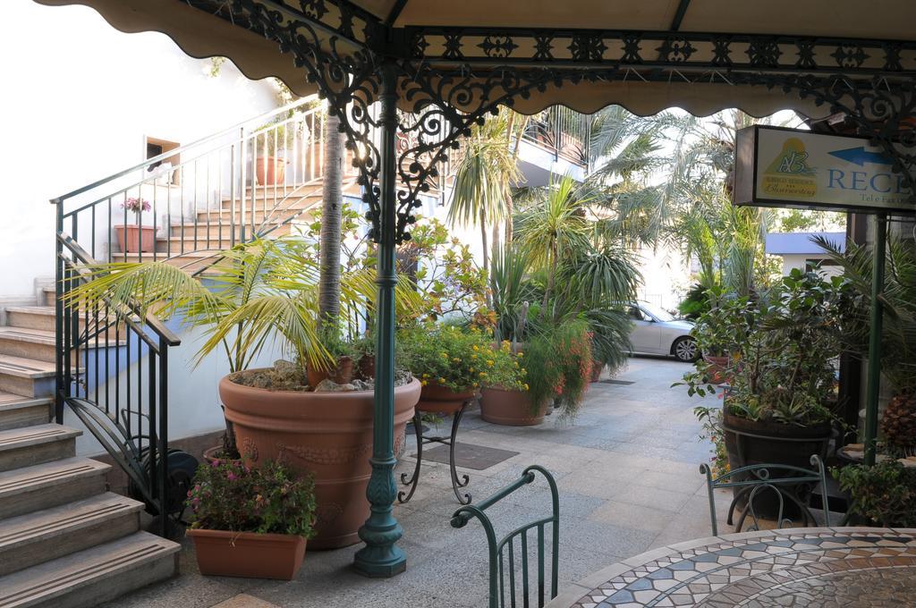 Hotel Blumentag Паола Екстериор снимка