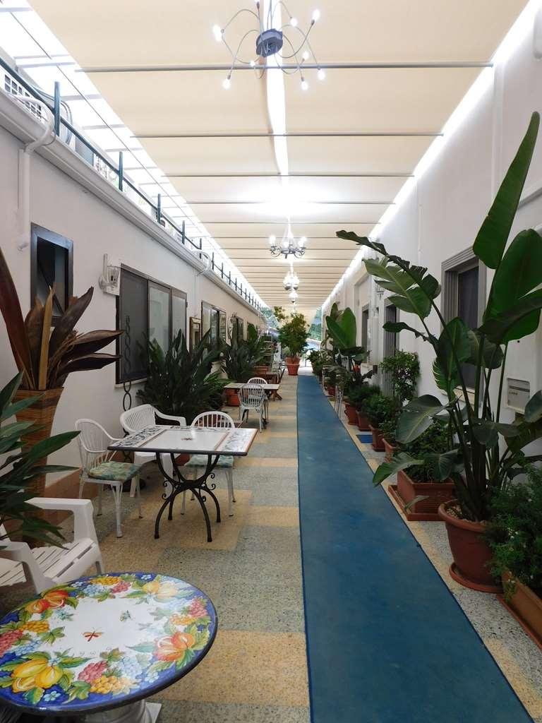 Hotel Blumentag Паола Интериор снимка
