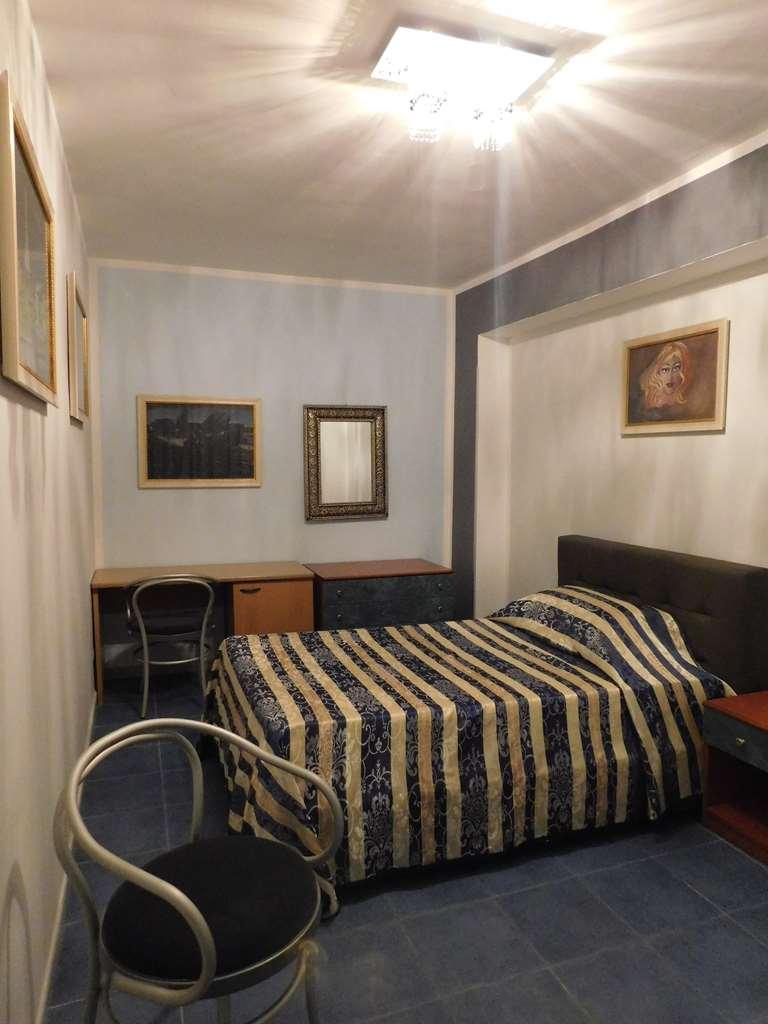 Hotel Blumentag Паола Стая снимка